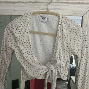 Princess Polly tie in middle top